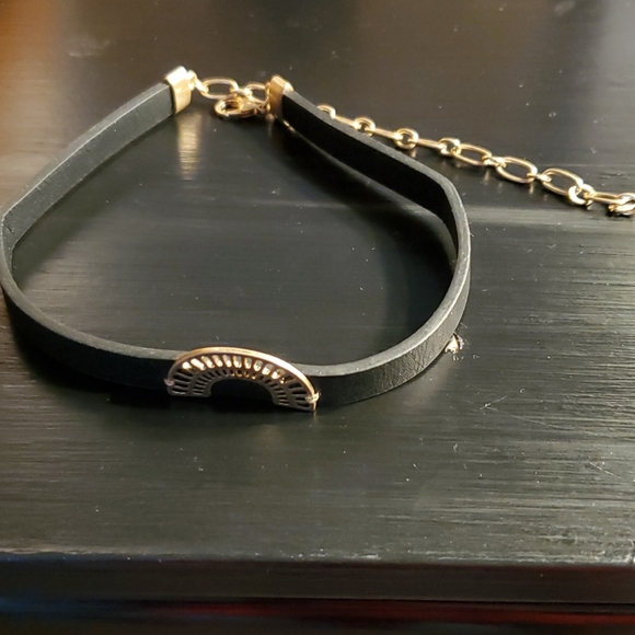 Choker - Picture 2 of 5